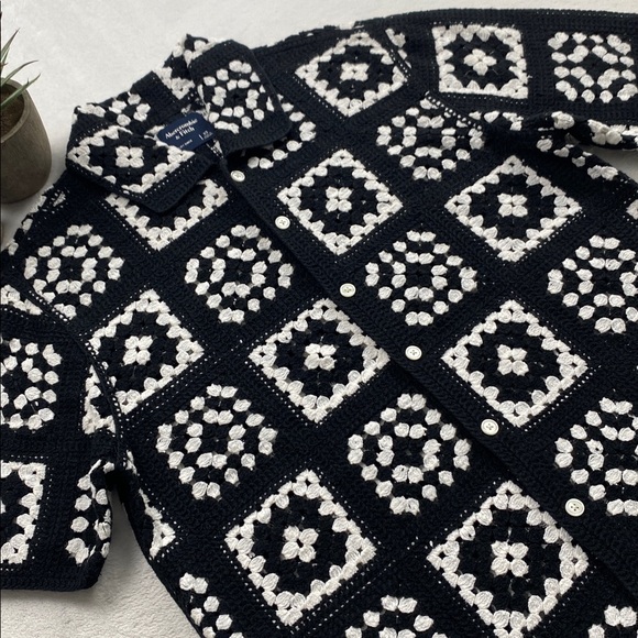 Abercrombie & Fitch Boho Crochet Knit Short Sleeve Button Up Shirt (Black/White) - Picture 3 of 16